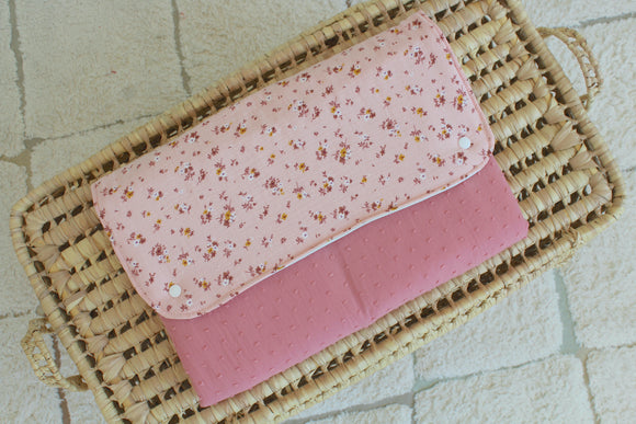 Muda Fraldas Portátil Com Bolsos | Plumeti Rosa Flores II