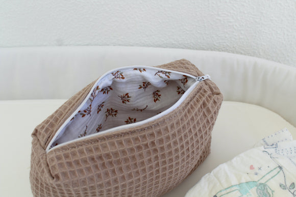 Necessaire Simples | Waffle Castanho e Folhas