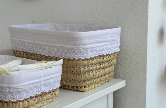 Cesto em palma 37x27cm | Branco com Bordado Inglês