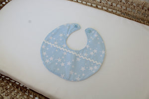 Babete + Prende Chupeta Azul Estrelas II
