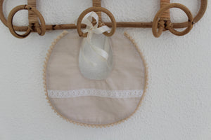 Babete Pompons