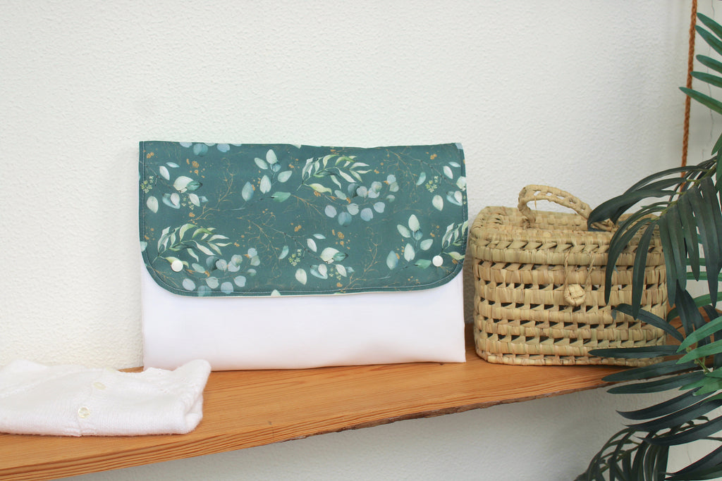 Muda Fraldas Portátil Com Bolsos | Verde c/ Folhas