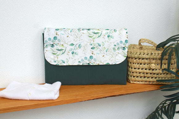 Muda Fraldas Portátil Com Bolsos | Branco c/ Folhas Verdes