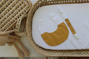 Babete + Prende Chupeta Amarelo Estrelas