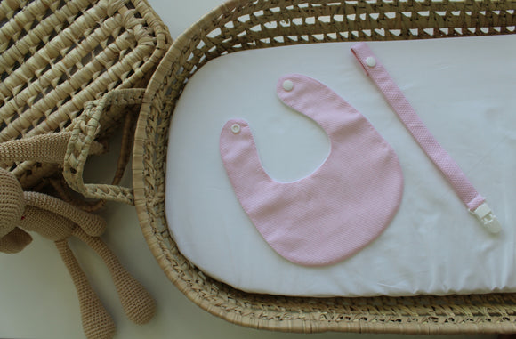 Babete + Prende Chupeta Piquet Rosa
